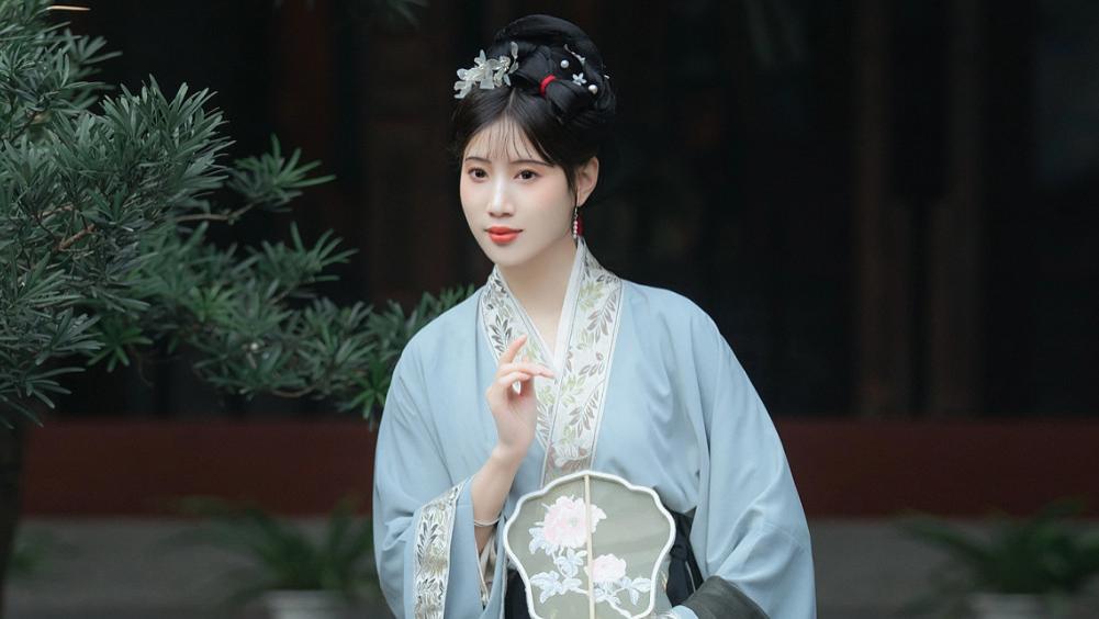 敌国公主配当朝太子，外人以为只是一场表面和亲，不料宠妻狂魔天天猛撒狗粮