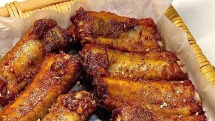 今日分享：椒盐排骨。外香里嫩，满屋飘香，大人小孩都爱吃！