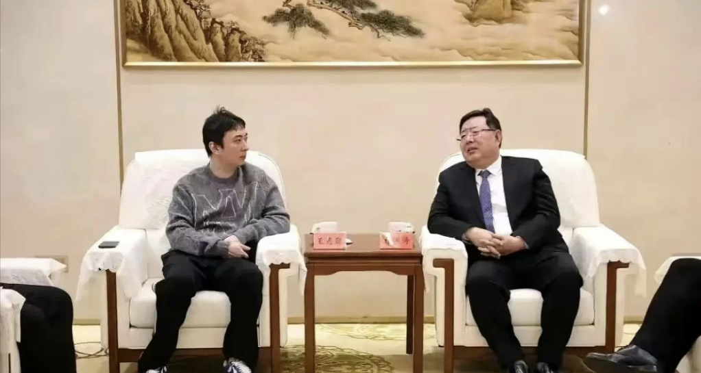王思聪正式接班？万达商管上市没有着落，让年近70岁的王健林再次面临难关。
亚洲金