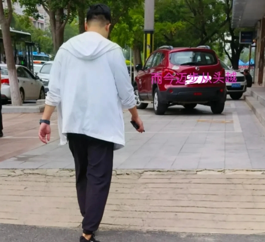 我弟弟终于被裁了，这是他梦寐以求好几年的事了。
我弟51了，毕业以后就在外企。工