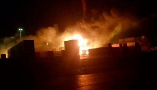 美军再次打击胡塞武装，战舰核潜艇齐射战斧，14个目标被击中。1月17日，环球网报