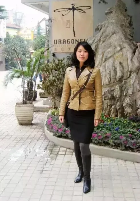 我是一位45岁的单身女性，一直秉持着“守身如玉”的原则。我出生于1978年，至今