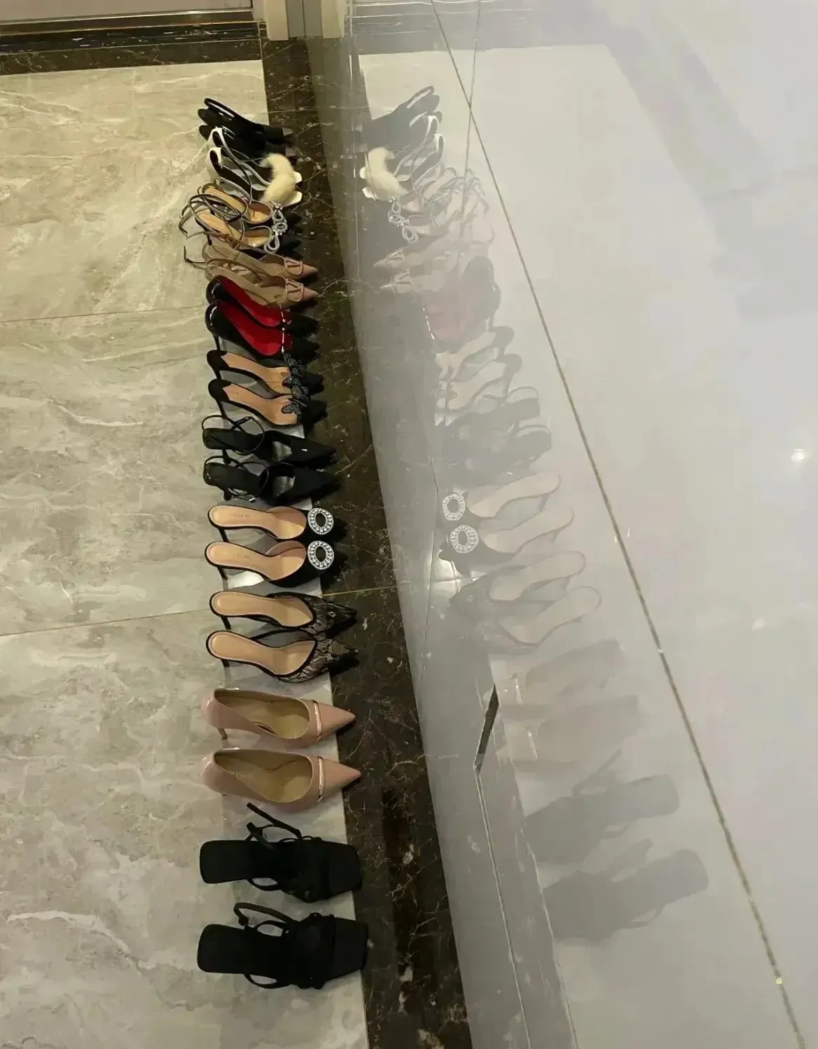 邻居鞋子摆门口走廊，有啥办法劝解