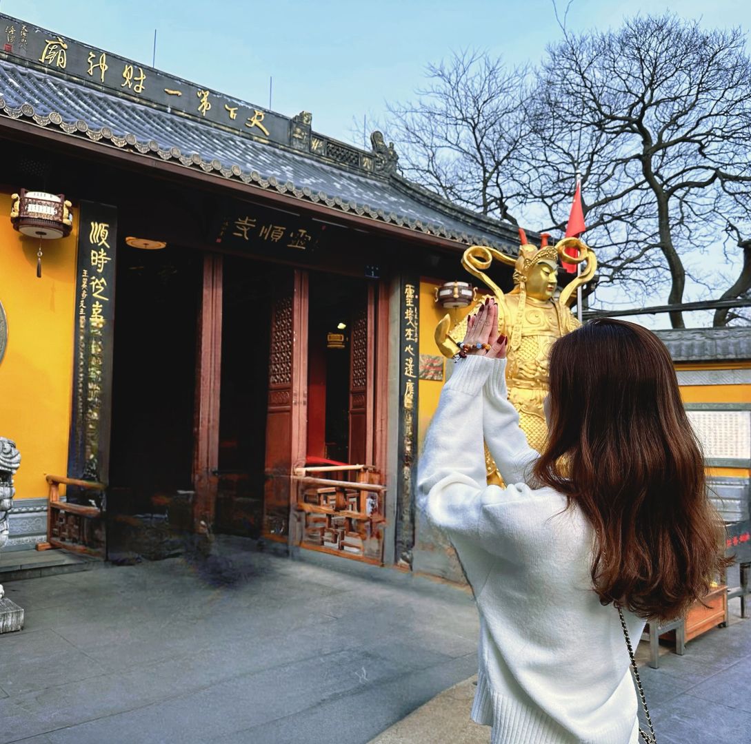 『灵顺寺』天下第一财神庙
一场说走就走的“旅行”
因为睡眠质量差，小伙伴提议去爬