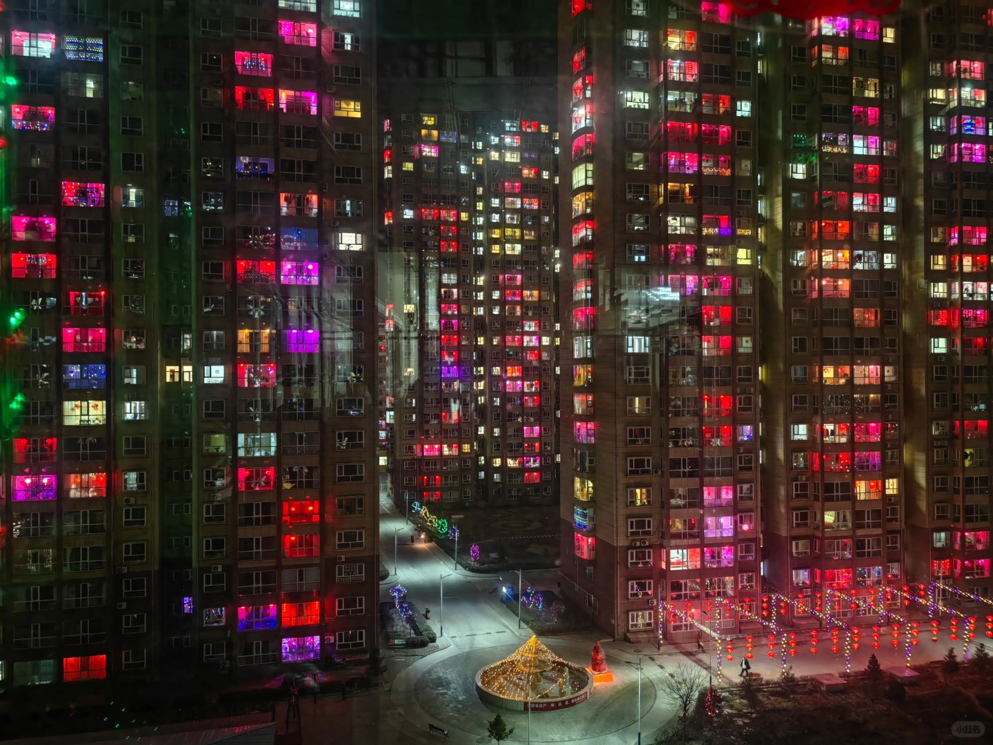 真的只有山西这样吗？
灯火璀璨
仿佛进入异世界