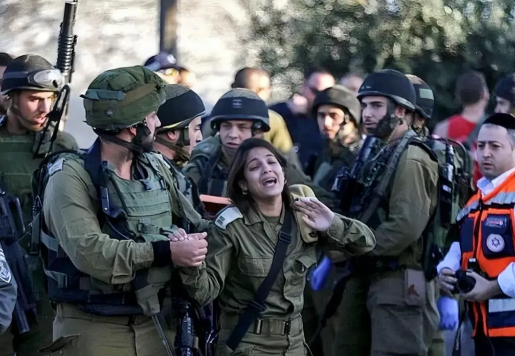 以色列心态崩了！
今天，哈马斯伏击了以色列国防军精锐部队戈兰旅和669直升机搜救