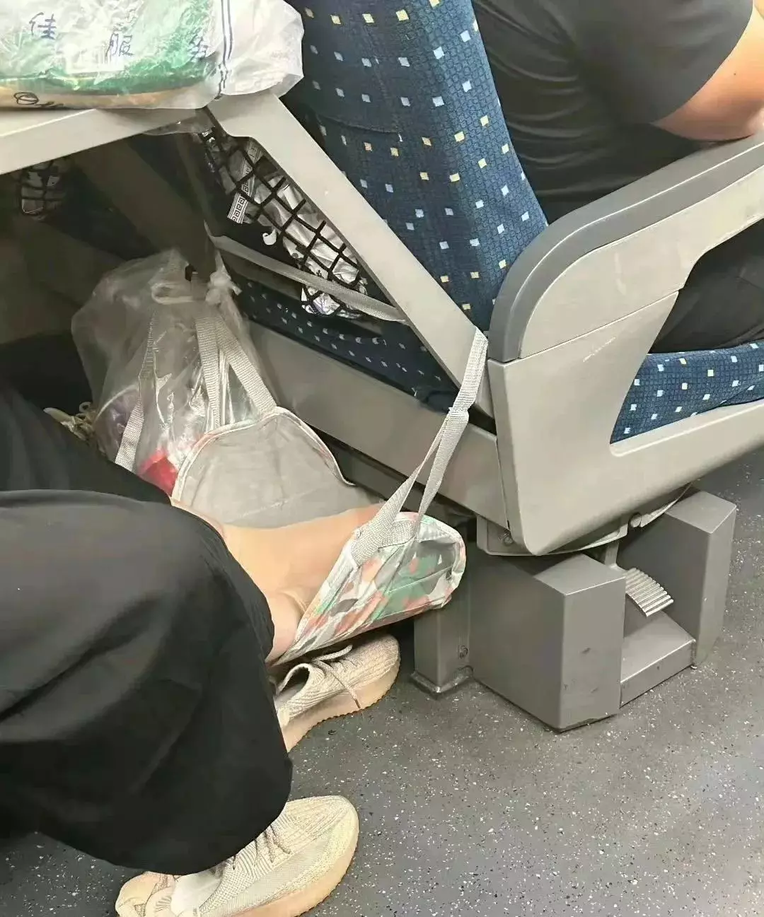 这一看就是经常坐高铁