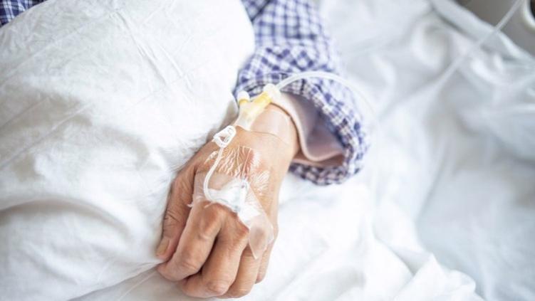 提醒：中老年人出现5种症状，可能“惹上”了癌症，该做做检查了