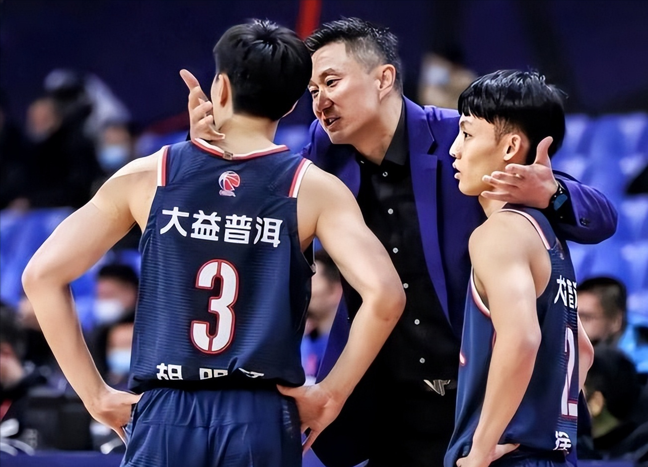 杜锋再次出手，助广东队夺两连胜，浙江队败局已定？
广东队在新赛季面临阵容变化，但