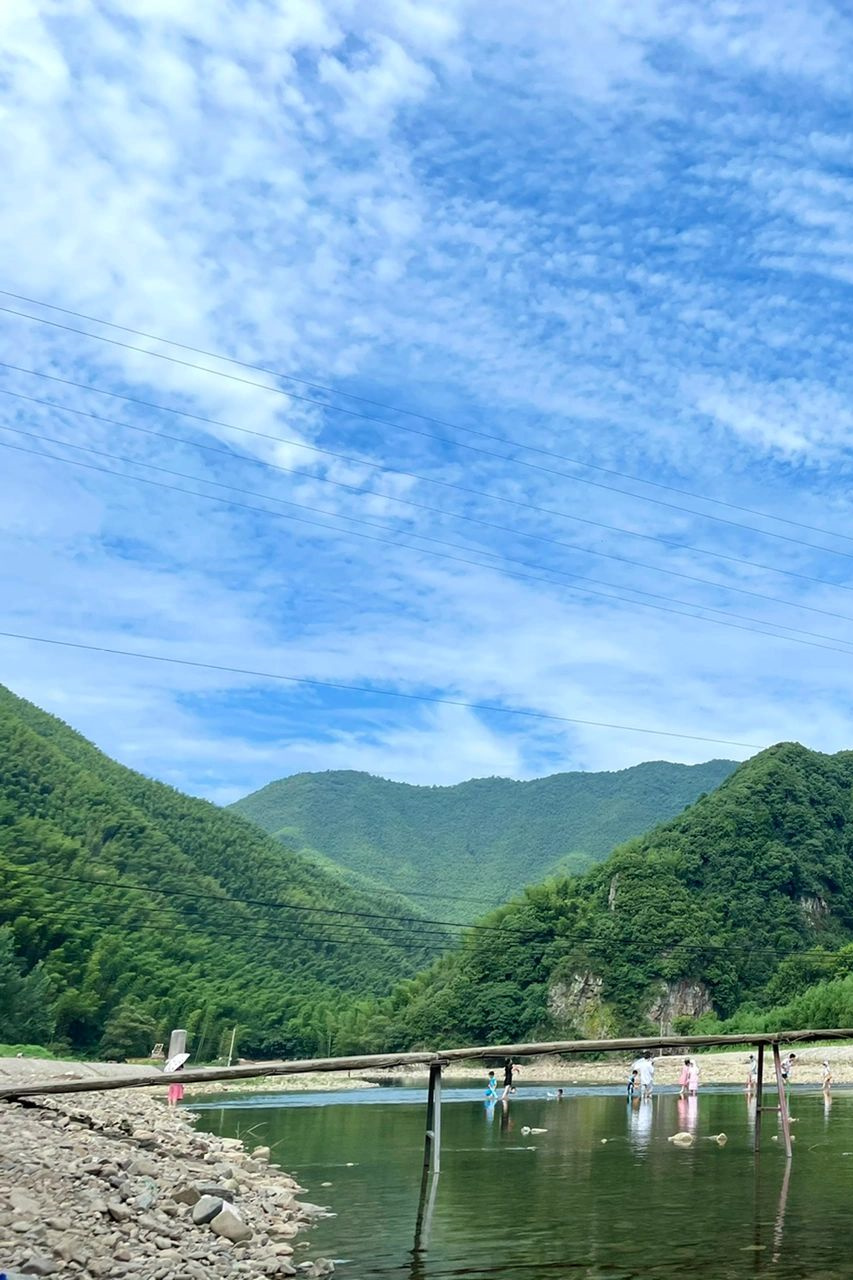 月亮湾| 真的遛娃—拴根绳子在水里漂那种