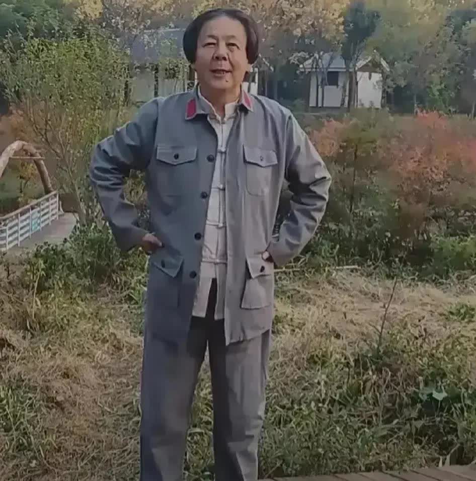 这形象是如何通过审核的？明明是在亵渎我们心中的红太阳啊！朋友们有什么看法？欢迎在
