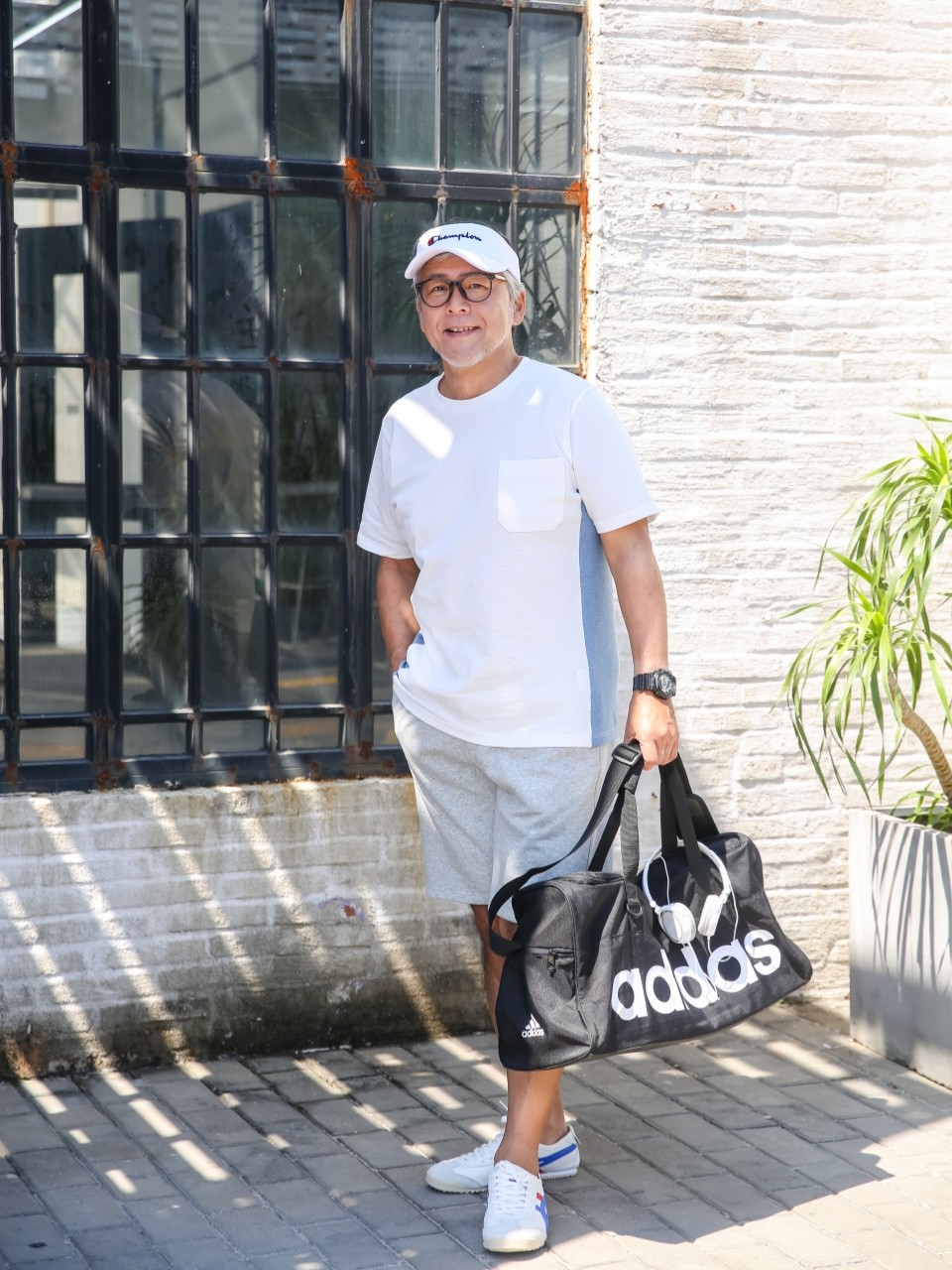 夏日清爽穿搭：简单搭配抛开油腻