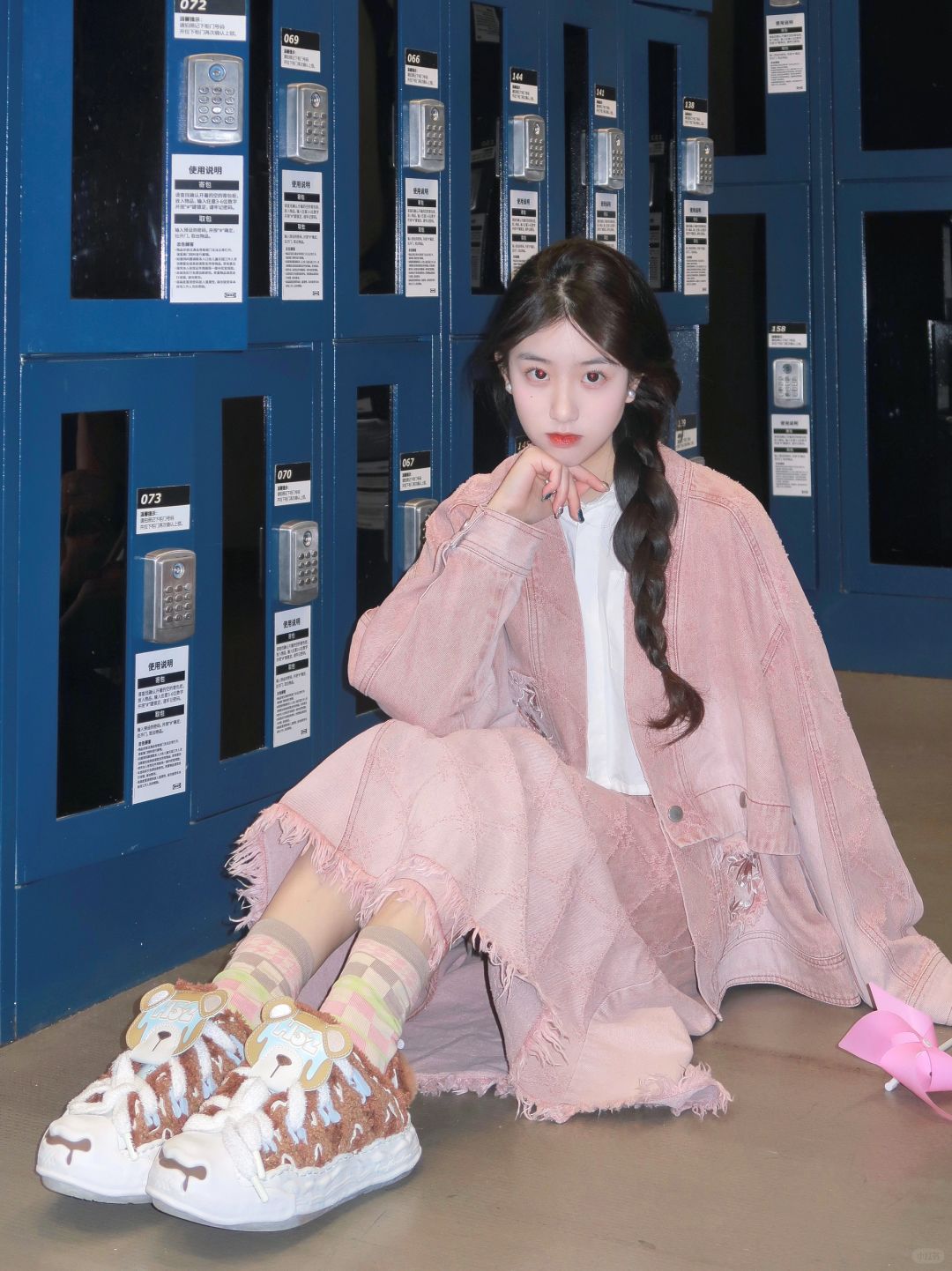 甜酷OOTD｜早春第一个套装当然选牛仔啦💘！
有点少女感💞
粉色牛仔套装很少