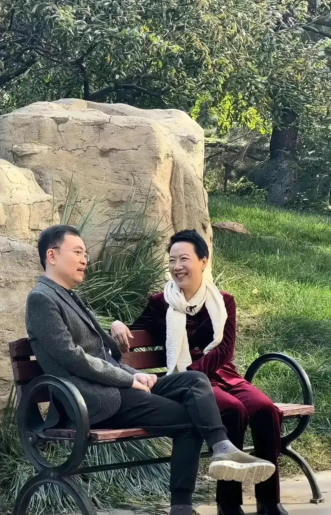 有人说，这张照片堪称今年最佳人物经典照片，感动了无数人，也治愈了无数人。

蔡磊