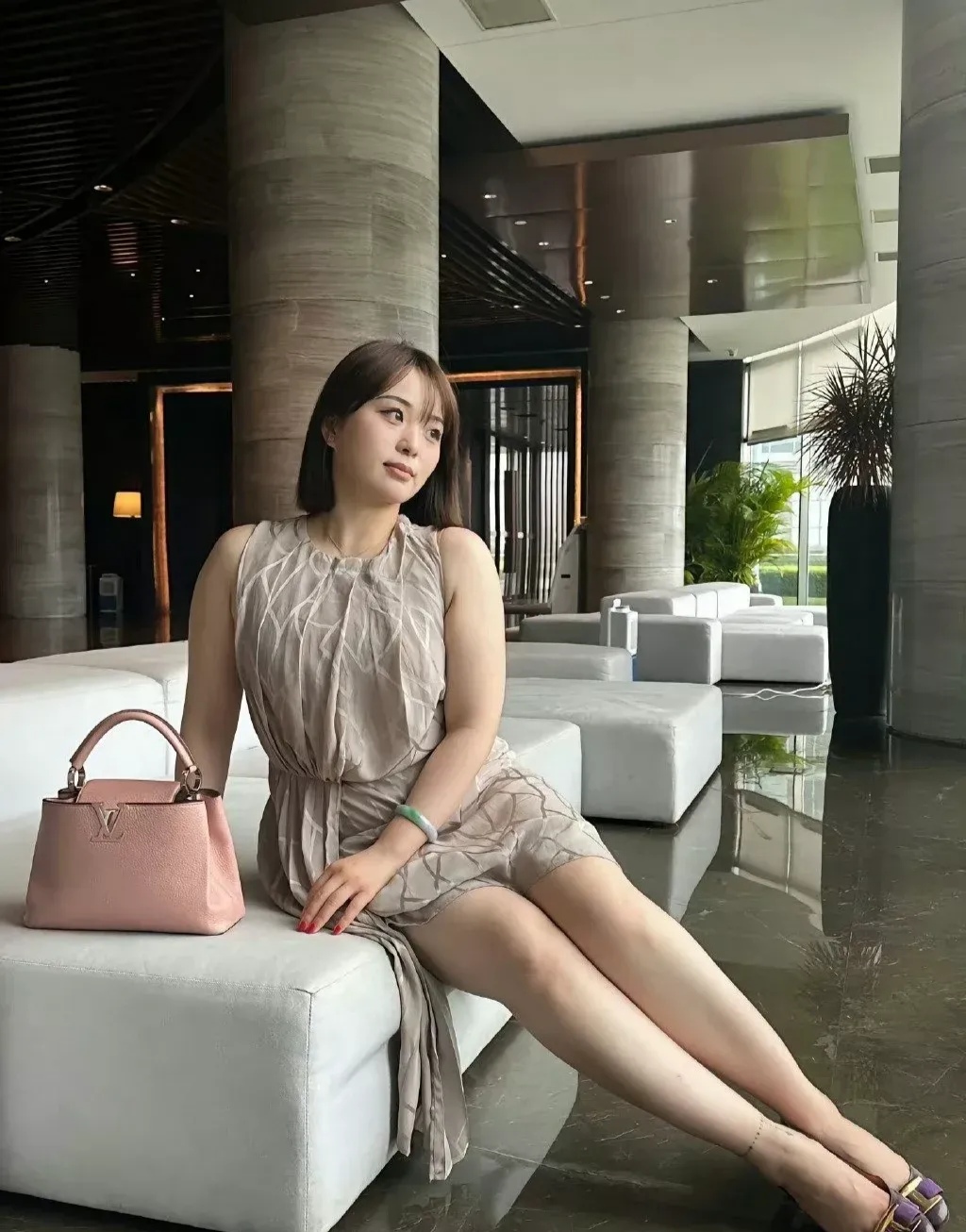 有着堪比杨玉环的丰腴之美，这是不是你们心心念念的微胖型女孩？娶妻当如此，一脸的旺