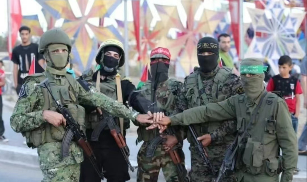 现在的加沙可不是哈马斯在孤军奋战了，所有坚持抵抗的巴勒斯坦武装都过去了。

左一