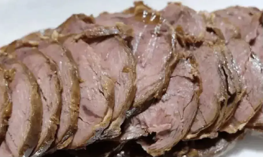 最近几年，我发现了一个非常有趣的现象：
以前，牛肉的价格是35元一斤，而酱牛肉却