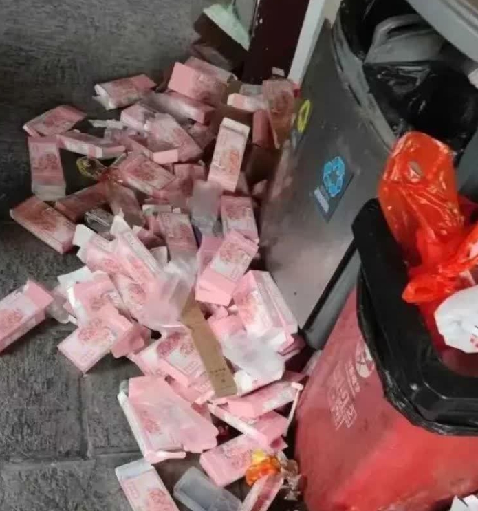 近视是有多害人。 我没穿鞋就从三楼跑了下来。。。
