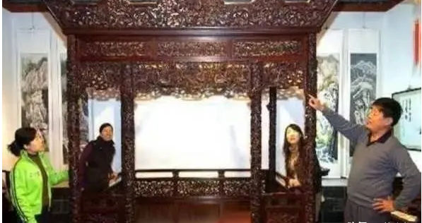 1993年，福建男子2000万买下清宫龙床，专家得知后劝他无偿上交，谁知男子说了