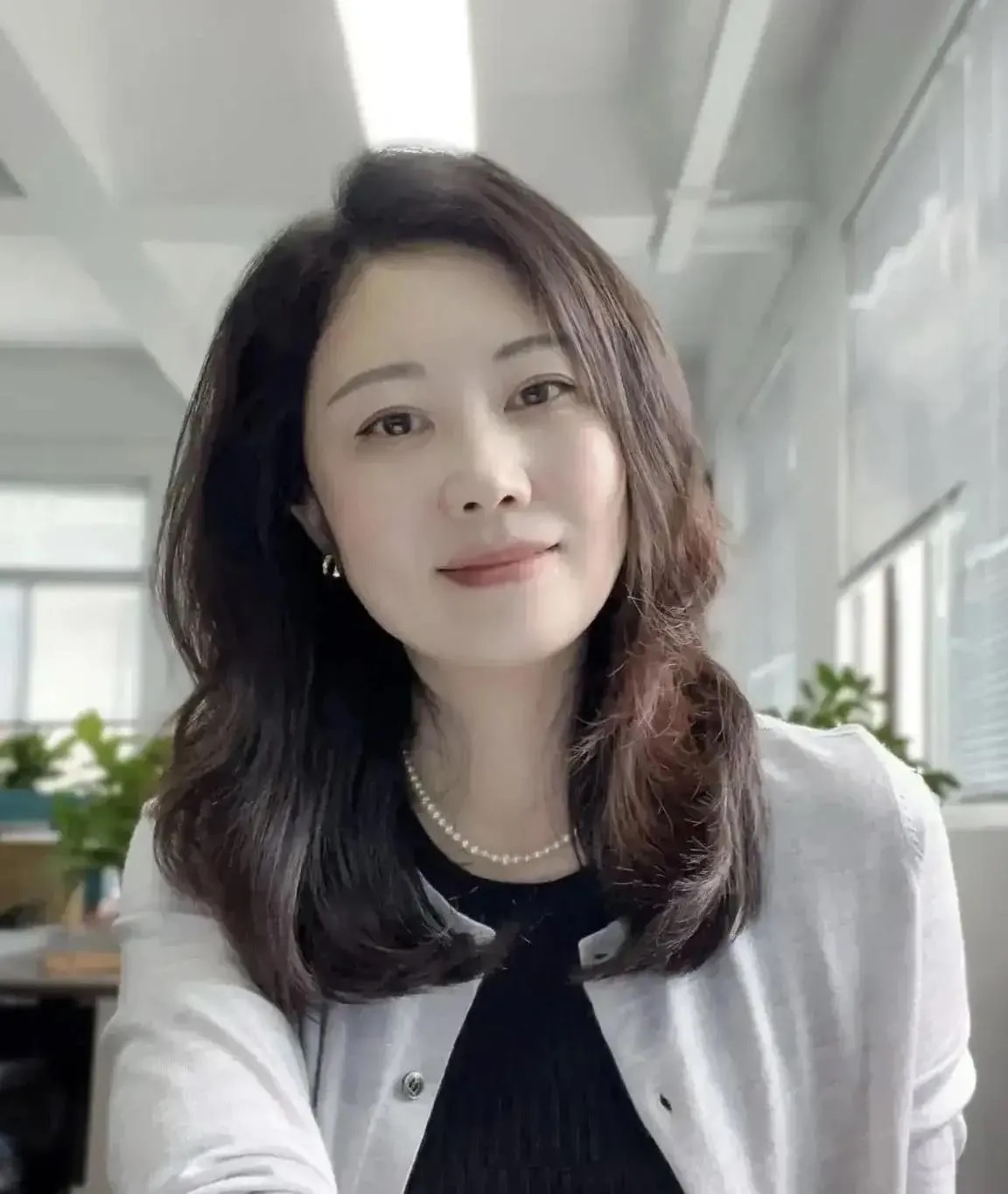 坦白说，我对婚姻充满期待，这是我的真实感受。然而，今年我已经43岁了，这个年龄在