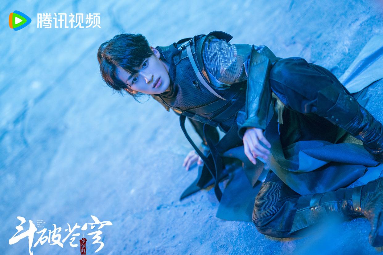 《斗破苍穹之少年归来》是一部古装励志大剧，改编自天蚕土豆的同名小说。讲述了少年萧