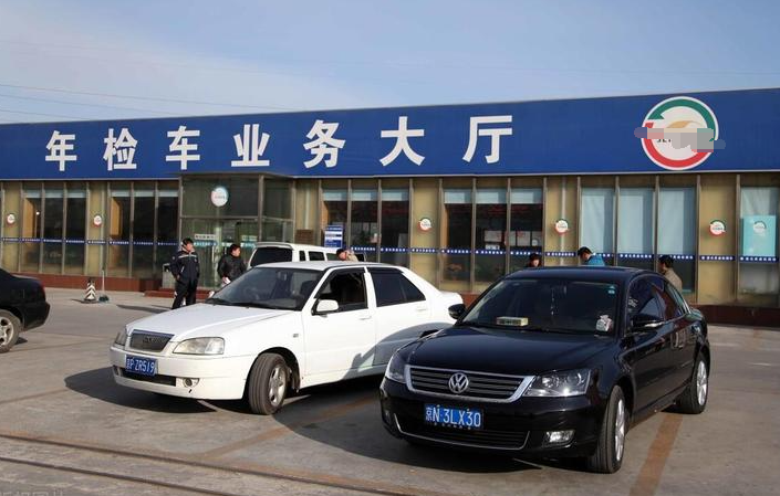 汽车年检可以取消吗？
汽车年检，收了300元，看工作人员查了车架号，检查了汽车外