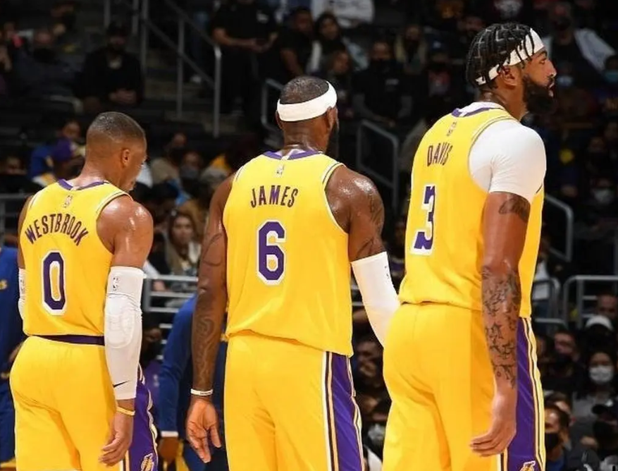 湖人127:132加时惜败国王，著名篮球评论员杨毅点评一针见血

“湖人输球，说