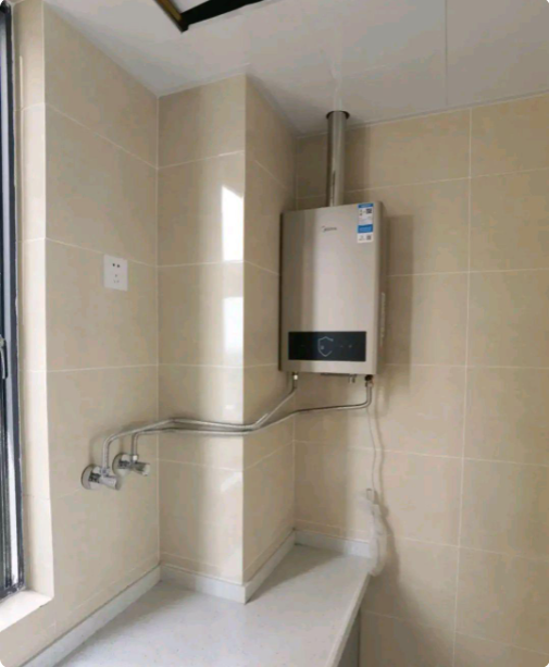 家人们，大家说，看到自己的新房，被这么糟蹋，你要不要发火？

就因为这个，在家里