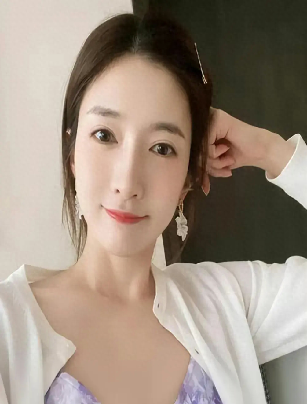 江疏影淫秽视频再次发酵，否认已无意义，网友：这真是她吗
网络暴力对人物形象的影响