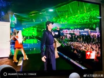 居然被王一博的唱功惊到了，居然没有跑调。。 ​​​