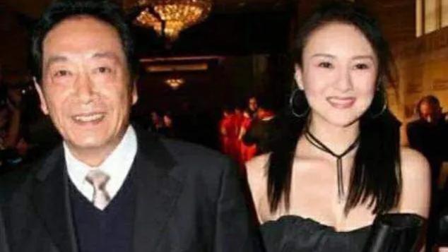 32岁的饶芯语为69岁的王奎荣生下女儿，没想到饶芯语的父母却一个都没来，“谁承认他是女婿？比我年纪还