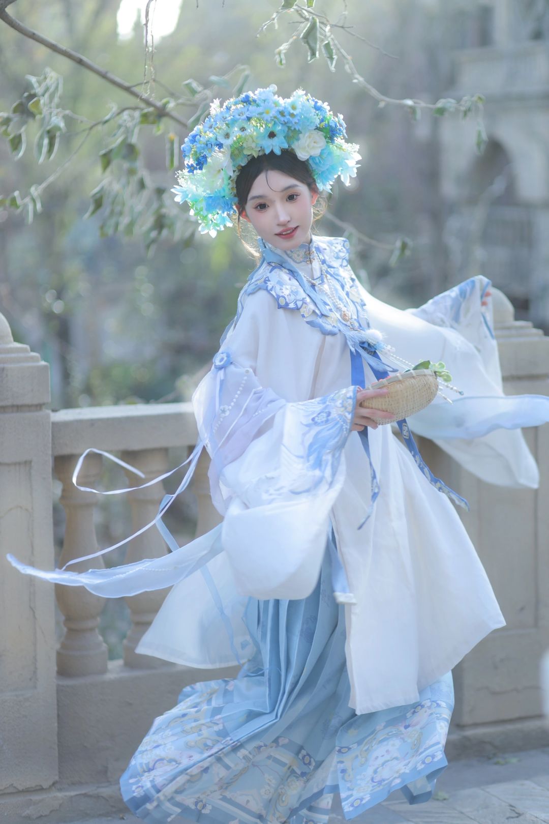 没错！在太原也可以拍到簪花少女啦
今生簪花，来世漂亮
最近蟳埔女真的太火啦！
火