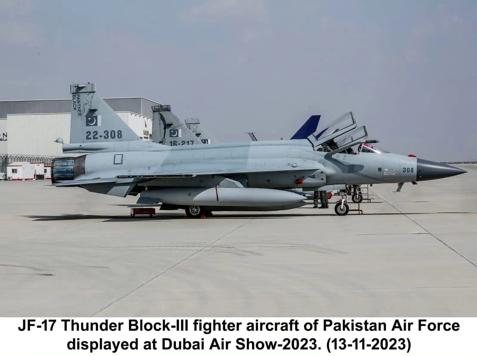 印度“光辉”战斗机在迪拜航展上丢丑，被取消今日飞行表演，一坨牛粪！

在迪拜航展