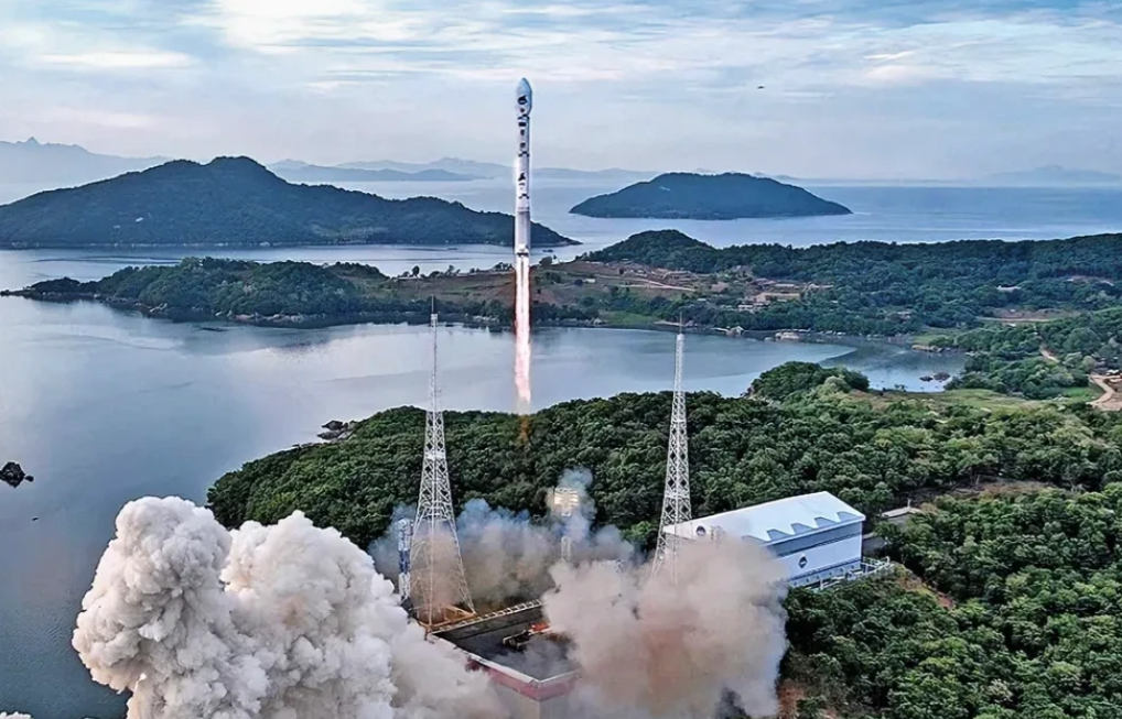 重磅消息！朝鲜第三次发射卫星终于成功入轨。朝鲜方面宣布准备尝试第三次发射卫星后，