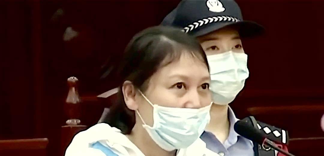劳荣枝最后被发现，是因为她在用的假身份证的主人去世了，死亡证明都开了，身份证却一