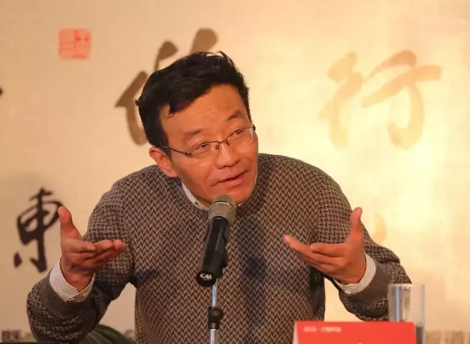 复旦大学王德峰教授曾说过：我们再度地出现了如孙中山当年所说的“一盘散沙的中国人”