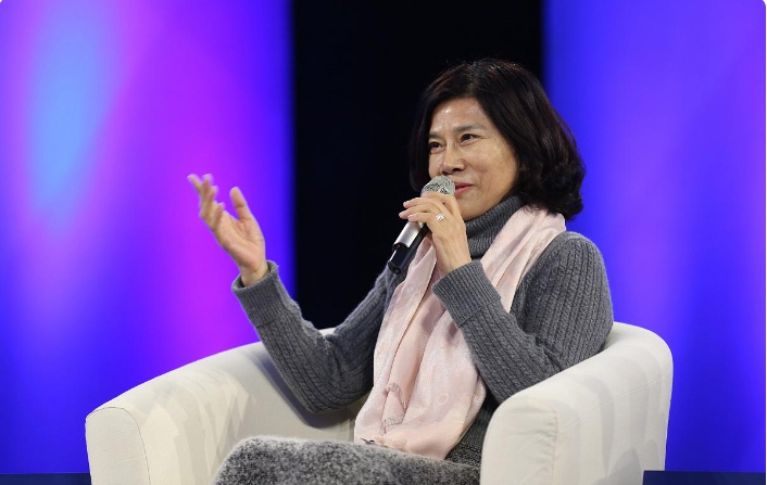 董明珠：要约束一下年轻人，在我这里干了十几年的员工跳槽，下家公司最少要赔偿我培训