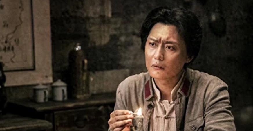 醒醒吧!没巨人气质就别硬演周总理了，你是当观众瞎吗