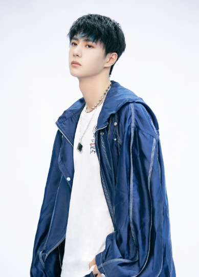 #GQ 坐船时长#丨#杨幂杨紫王一博坐一桌#

GQ坐船时长王一博那条船听说时间