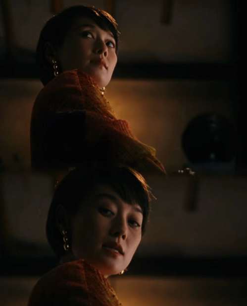 好奇的搜了一下 年轻时候的马伊琍真的好漂亮 妆容委婉的像从画里走出来 真的很温婉