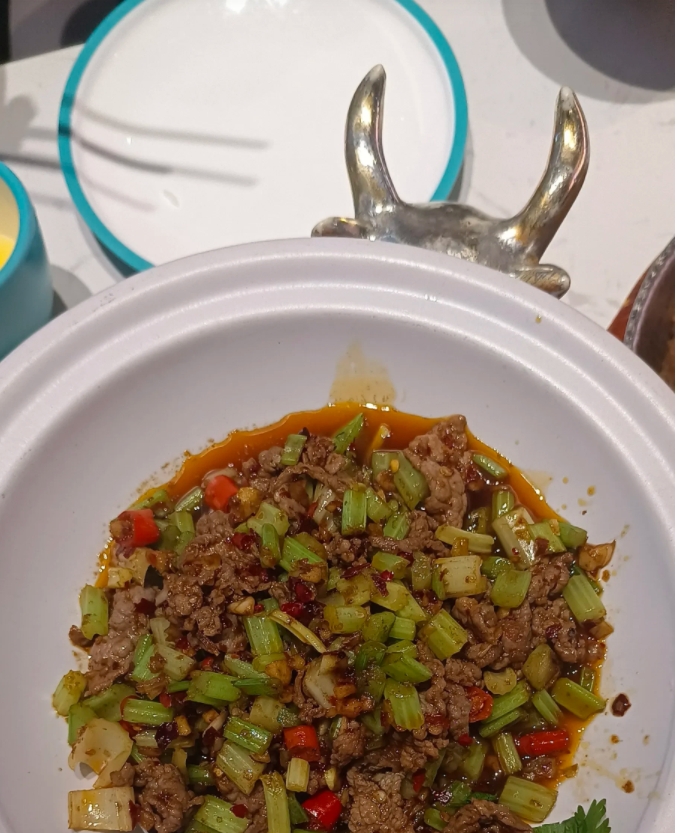我怀疑老公外面有人了，不然为什么我们天天睡在一张床上，他对我就没有半点非分之想，