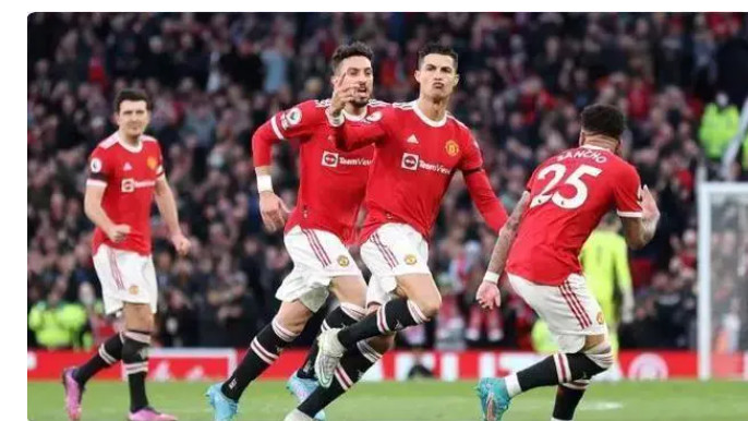 但有关这一决定的传言引发了球迷和足球评论员的猜测。