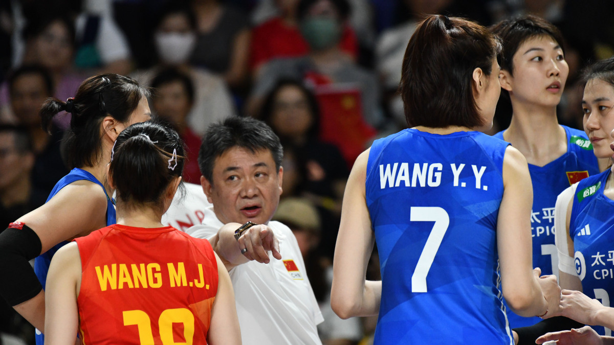 中国女排八强赛计划曝光！1米94奇兵成杀手锏，女排新一姐获官宣