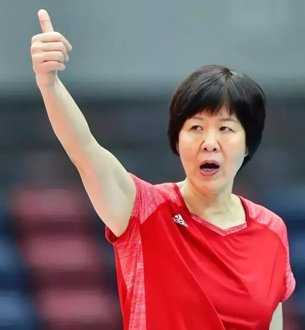 不出意外，新任女排主教练就是100%从这三人中选拔出来的。
 1.郎平（70%）