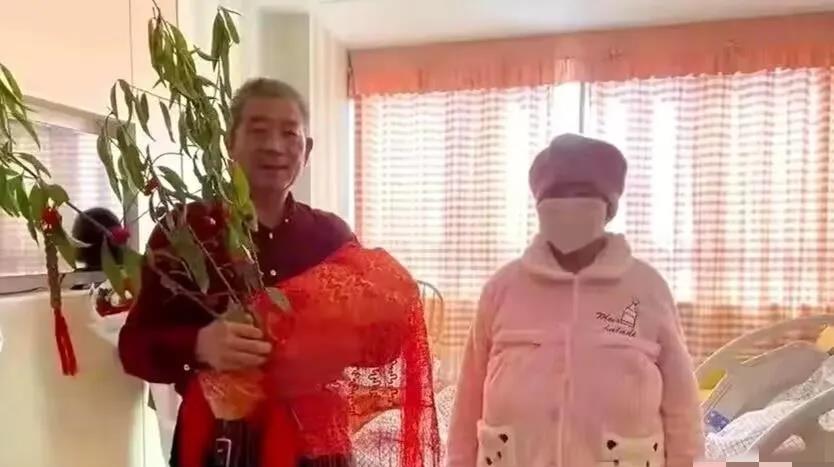 当年山东67岁老人高调产女，如今脑梗无人送饭，养孩子是不是有钱就行了？2019年