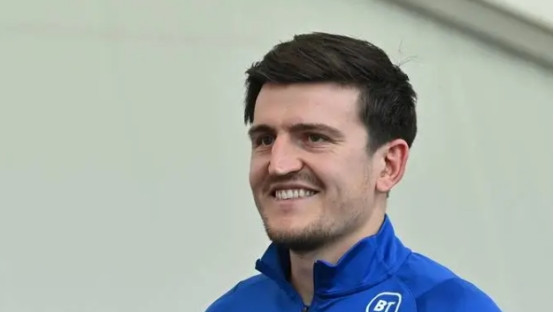 球员马奎尔的失误导致球队丢球，引发了球迷们的不满和嘘声