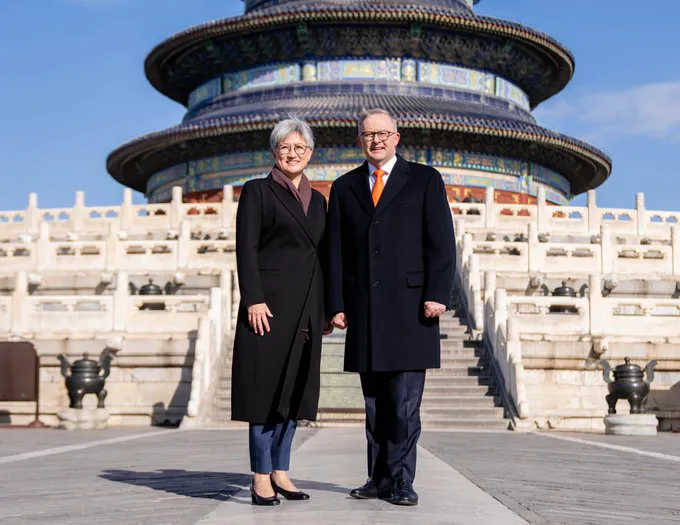 澳大利亚外长黄英贤今天写道：“1973 年（澳大利亚首相）高夫·惠特拉姆对中国进