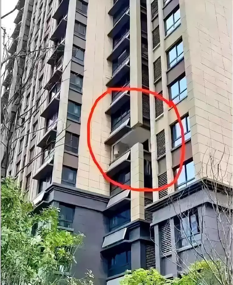 楼下的邻居以一己之力，把这栋楼的房价降低了百之95！