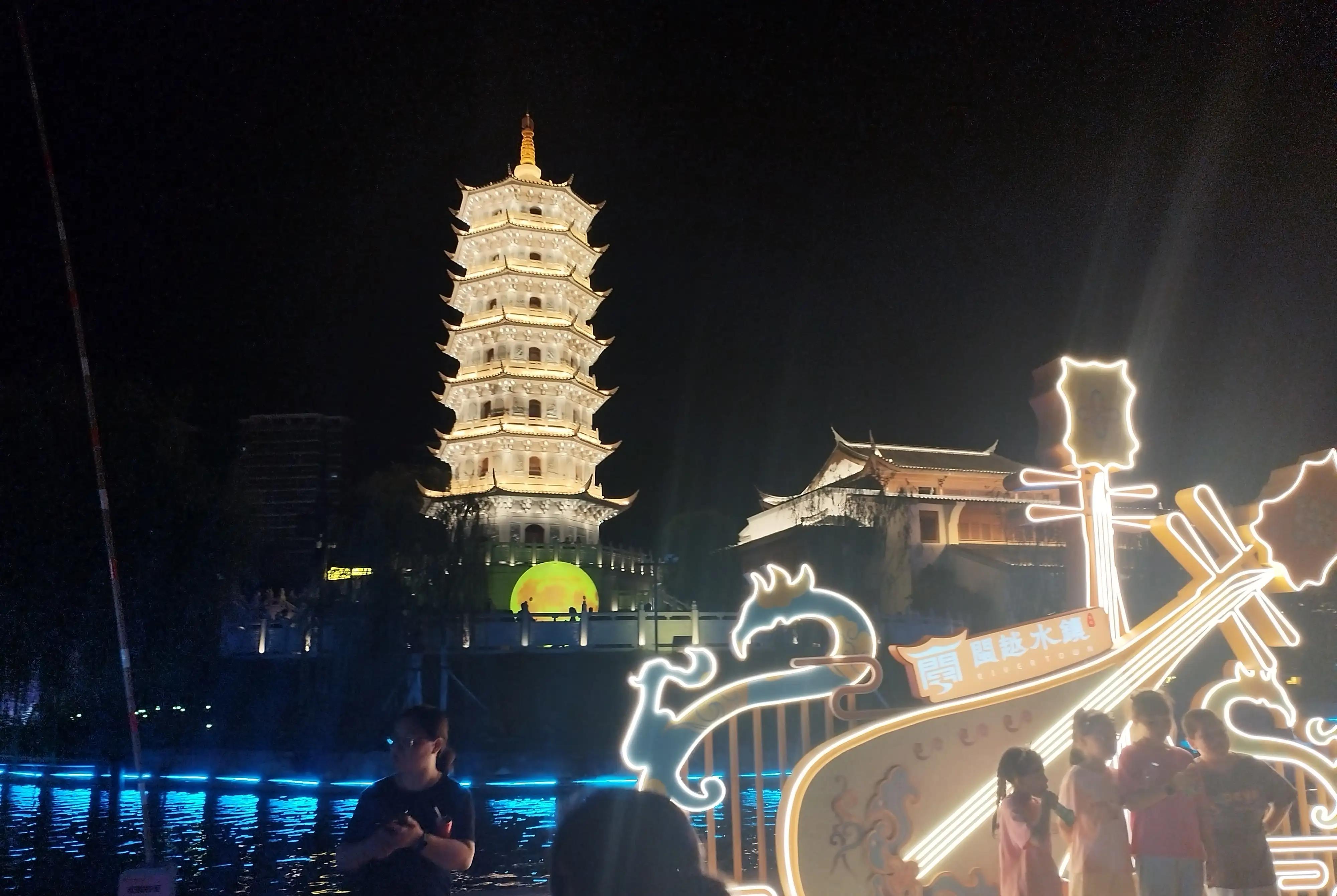 哈马斯背后高人的高人，前期说是东北亚半岛上高人，其实，真正幕后高人是普照大帝。证