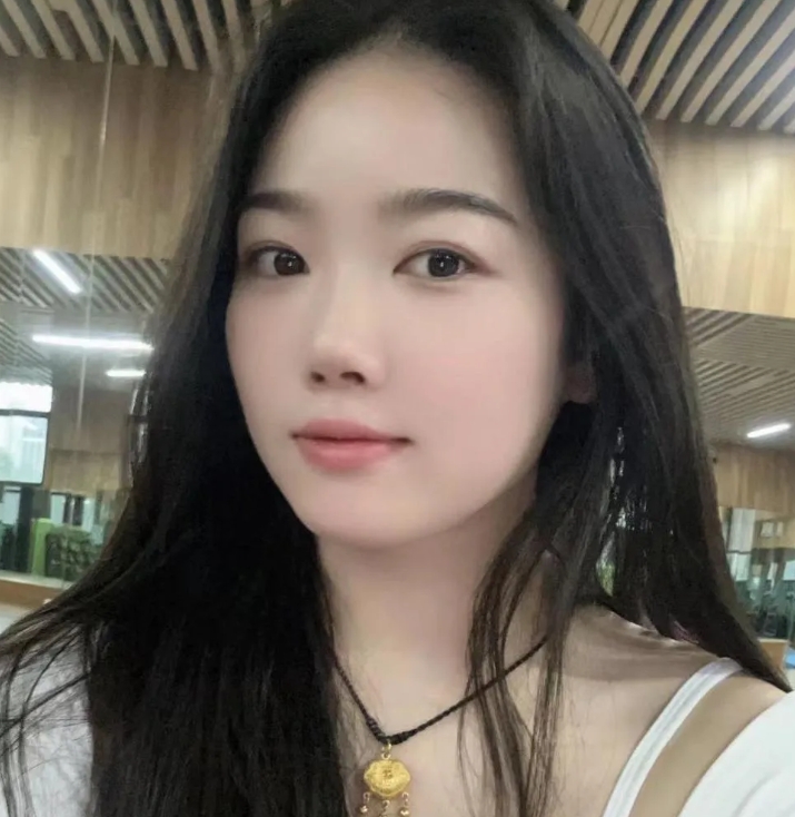 1.女 我出生于1996年，今年已经27岁了， 目前是单身未婚的状态，只在上大学